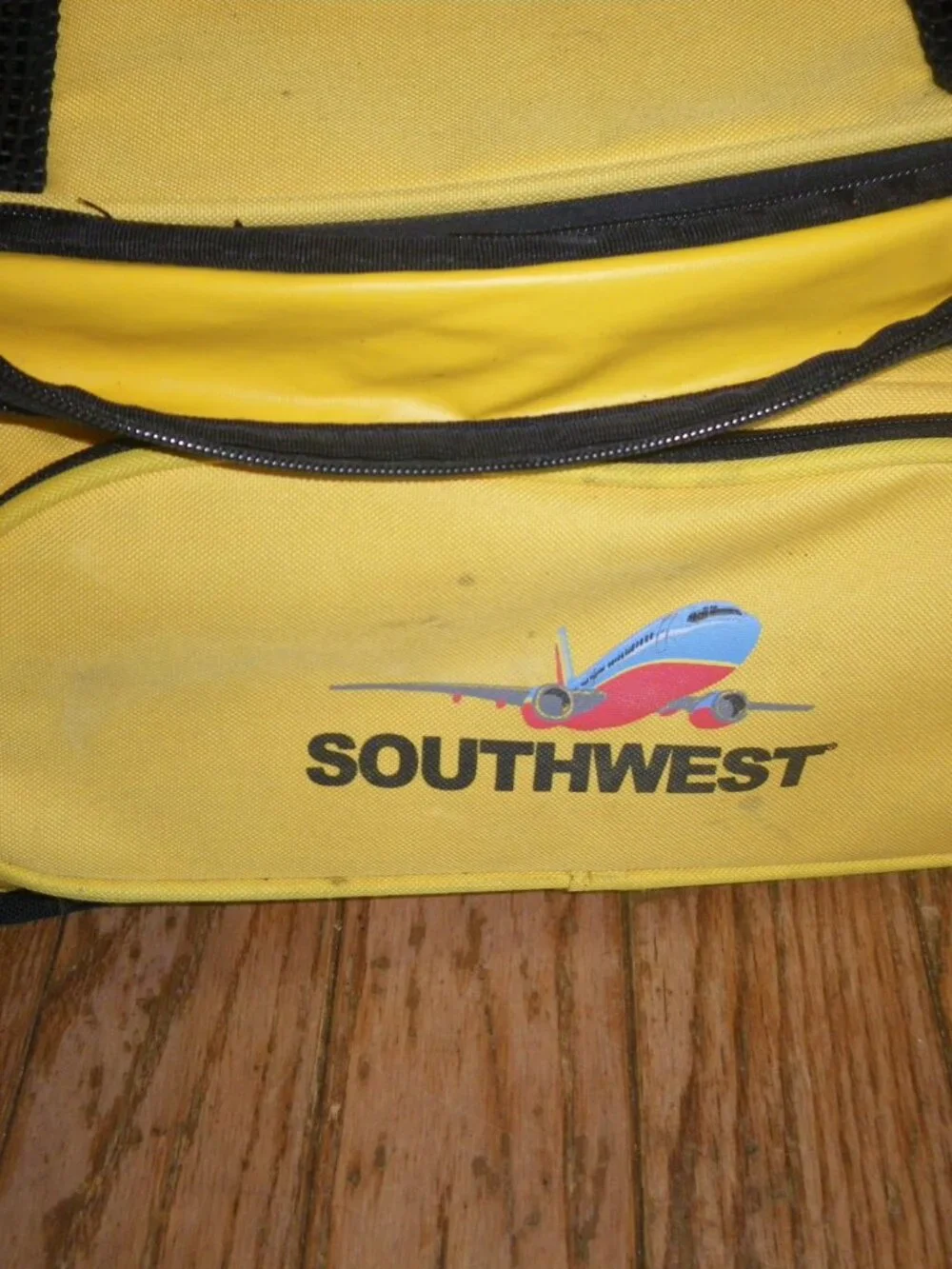 Southwest Airlines Expandable Pet Carrier Mesh Sides Vented Travel Bag Dog Cat